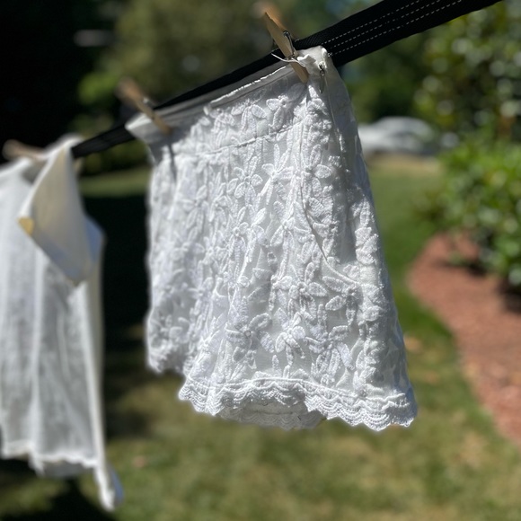 Monteau XS ivory lined lace daisy shorts - Picture 2 of 6